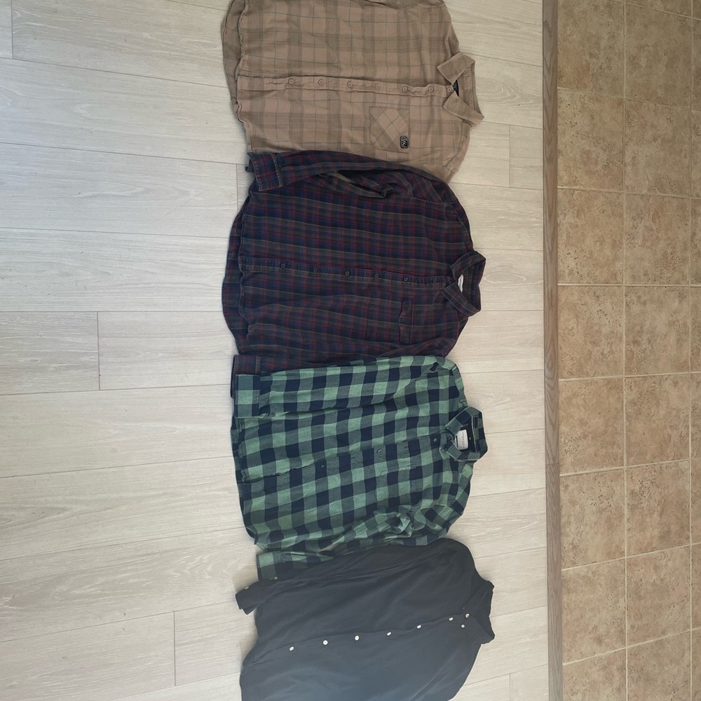 Bundle Of 4! Men’s T-Shirt Bundle Polo & Casual S… - image 2